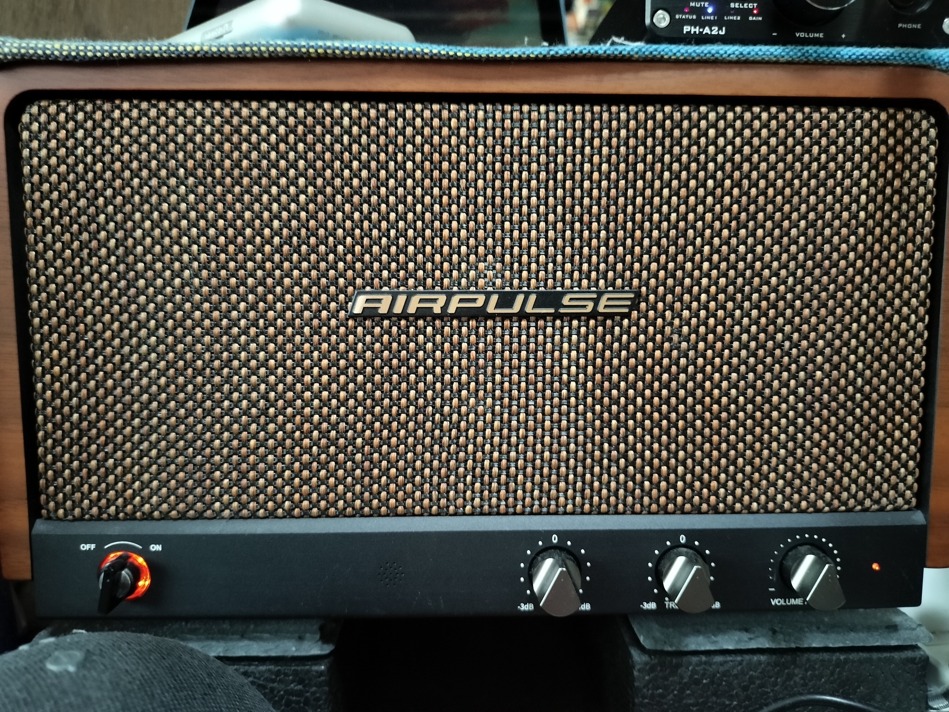 アクティブスピーカー AIRPULSE P100X: 木の家が好きな とある